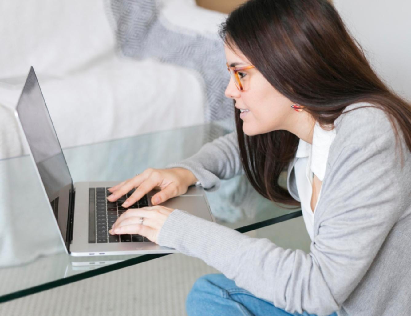 Financial data analysis and tracking tools in use